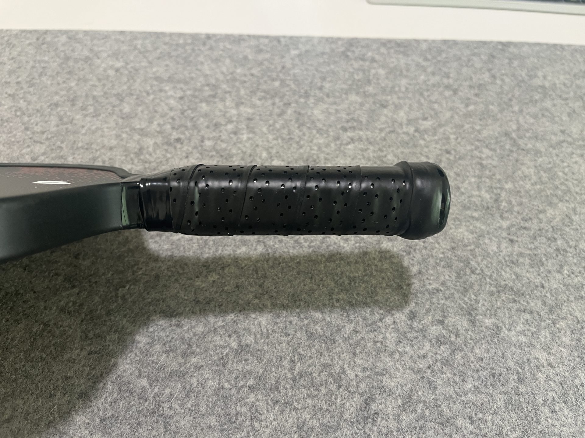 shows the boxy feel of the paddle grip