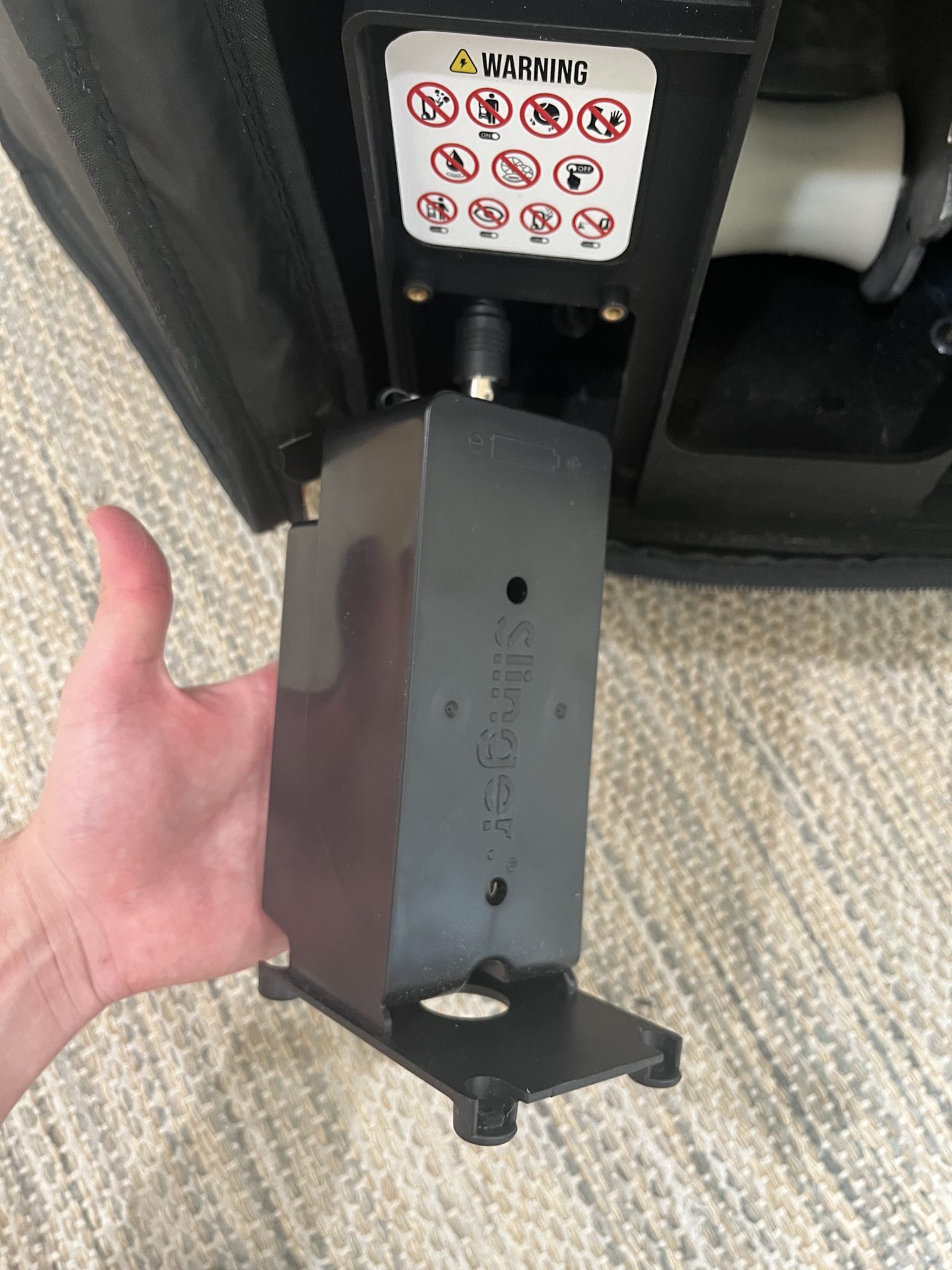 showing that the battery is removable